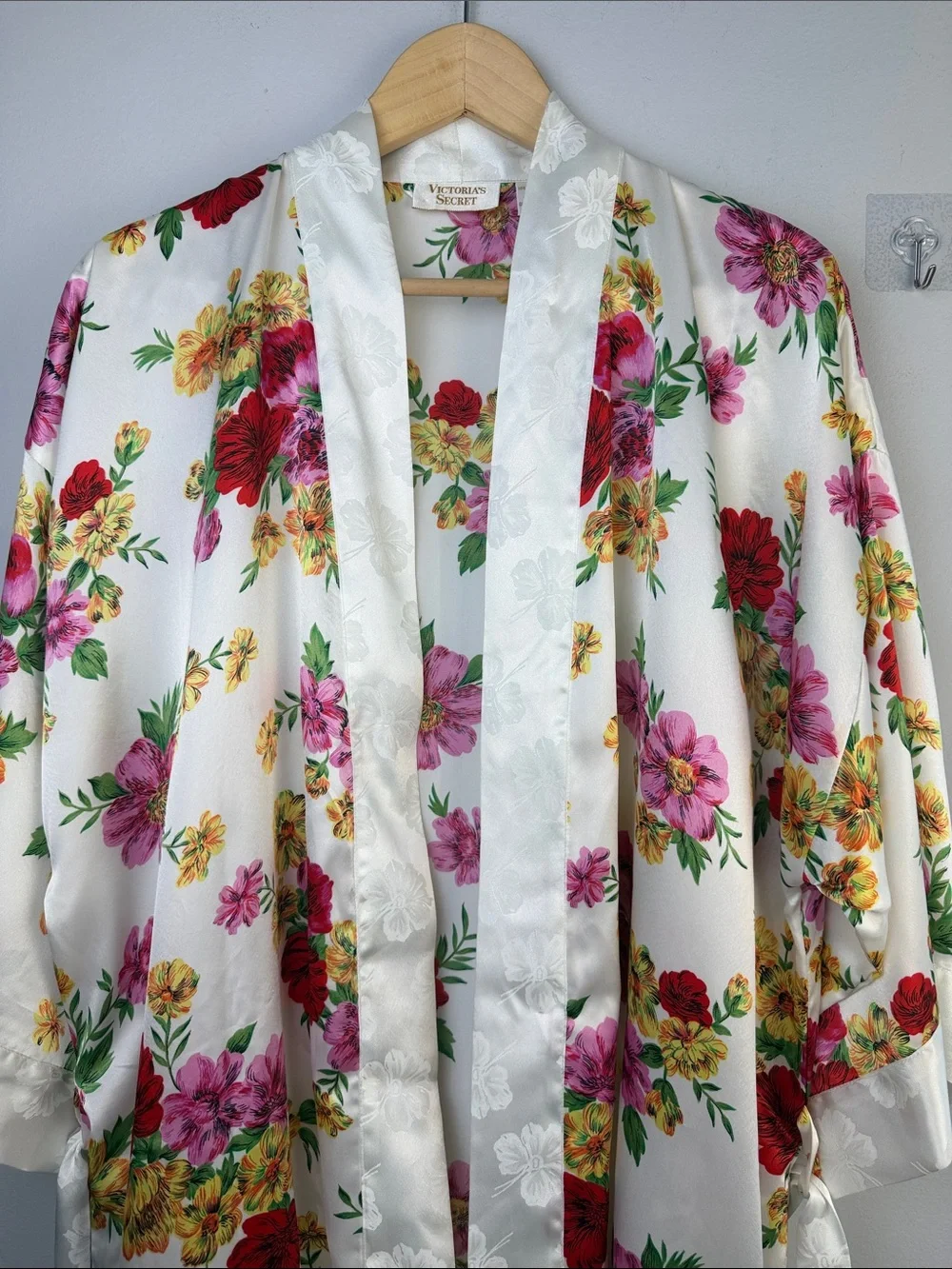 Vintage 90’s Victoria’s Secret Floral Satin Kimono Robe Tie Belt Gold Label OS